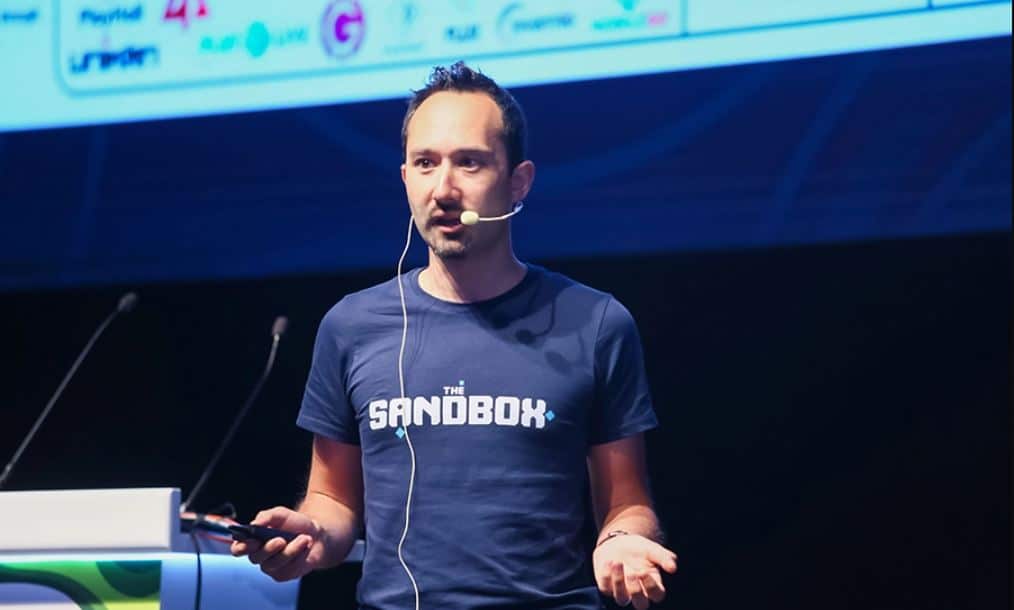 imagen del fundador de Sandbox hablando en una conferencia de Web3