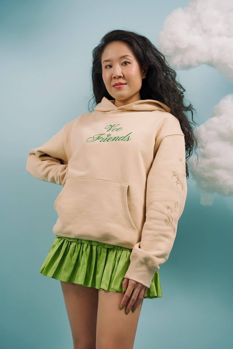 Kim Shui con la colección de ropa VeeFriends x Driven Dragon