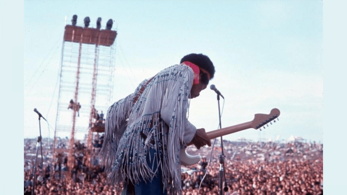 ¡Jimi Hendrix actuando en el Festival de Woodstock, una experiencia que llegará pronto al Metaverso!